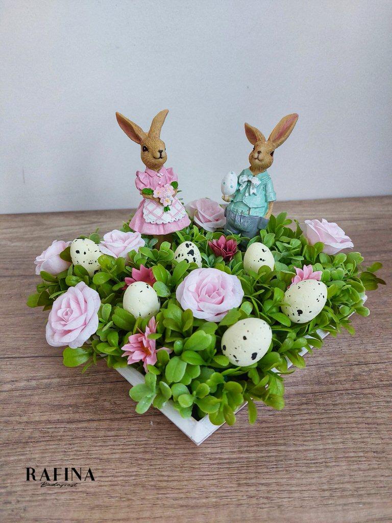 Nyuszis asztaldísz virággal 20 cmx 20 cm  1