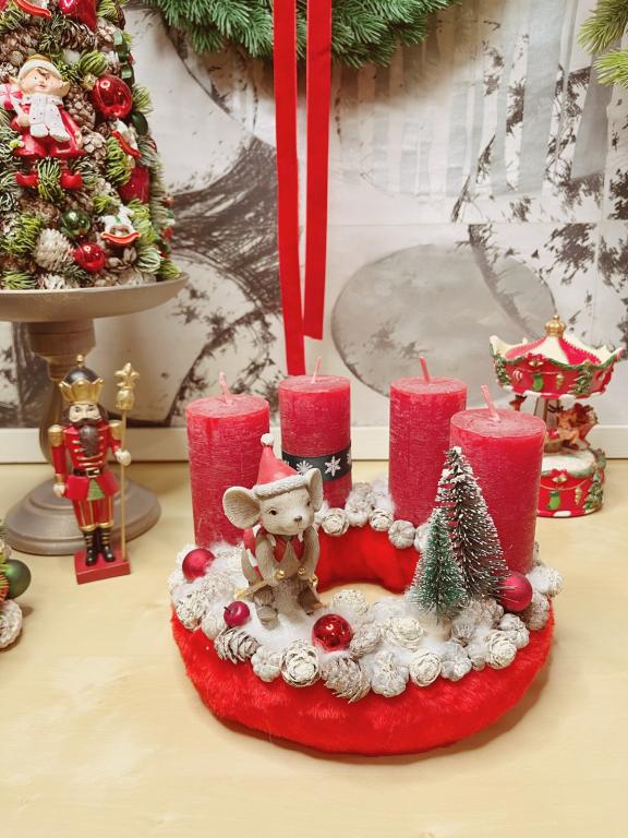 Adventi koszorú síelő egérrel piros színű