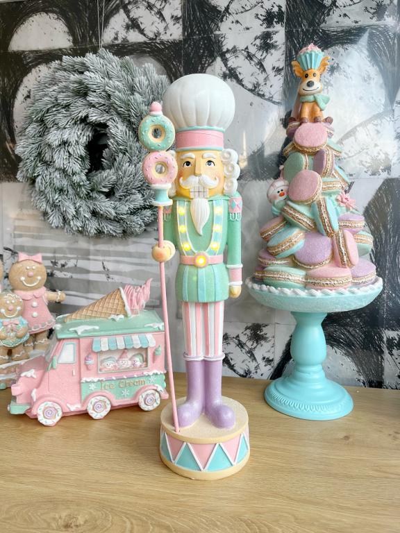 Pasztell mézeskalács diótörő világit 51cm