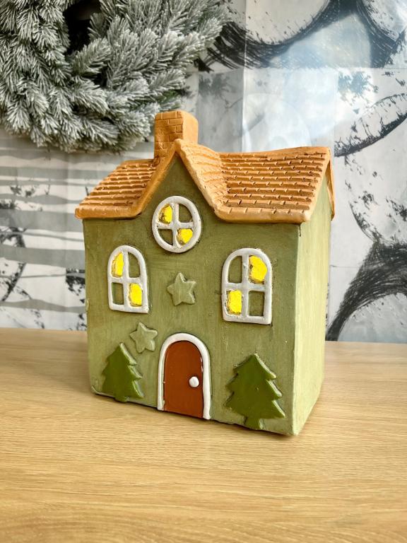 Pasztell zöld ház 28cm
