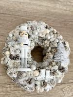 Fehér, diótörős adventi kopogtató 4
