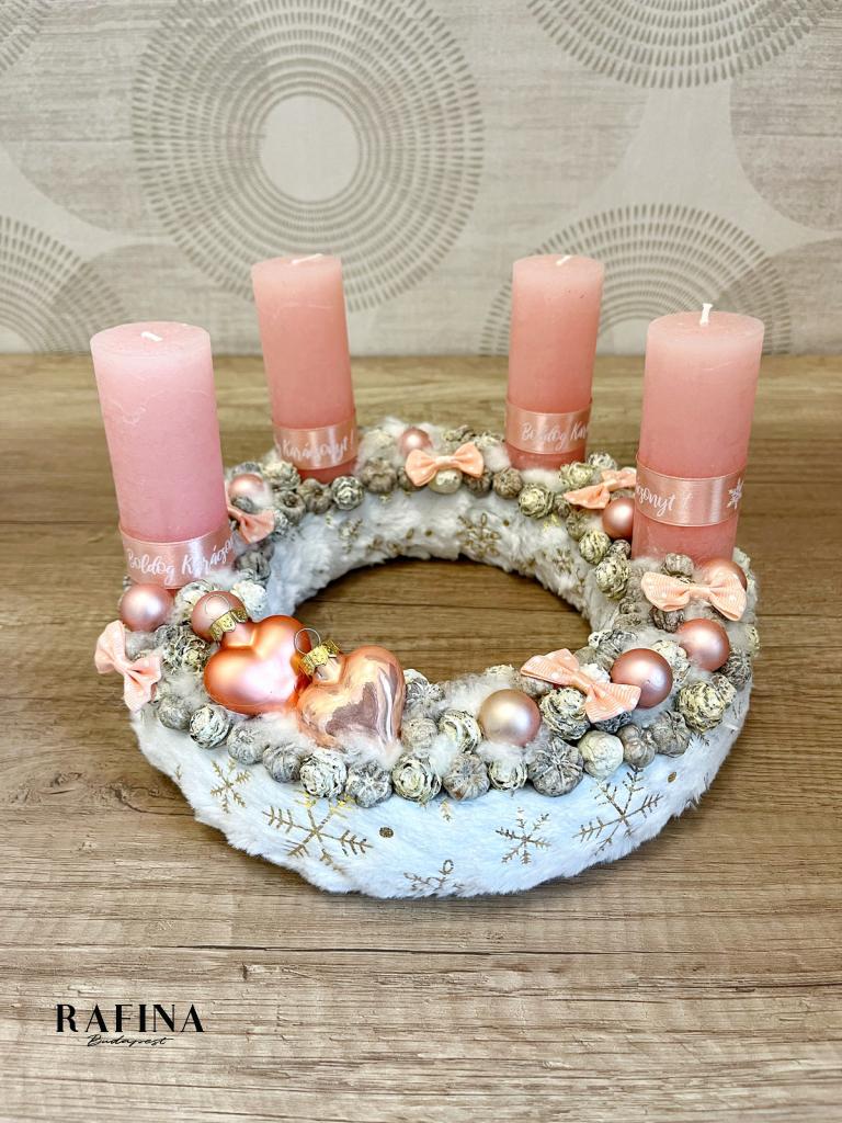 Adventi koszorú szívvel, púder színű 1