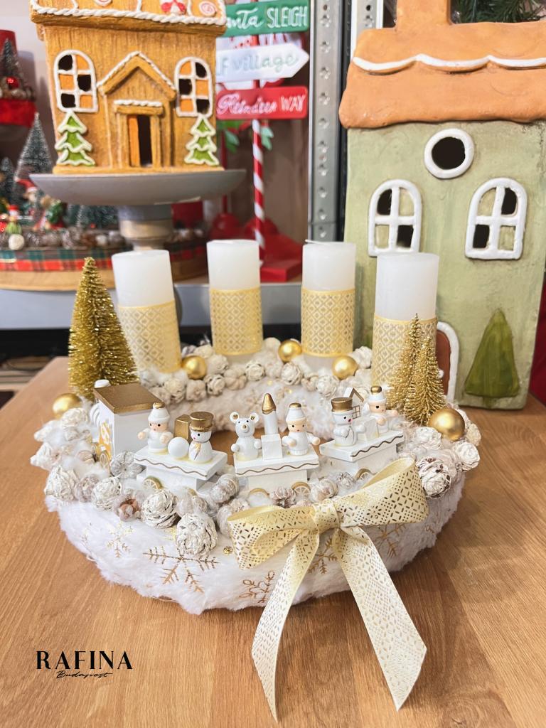 Adventi koszorú arany-fehér vonattal 1