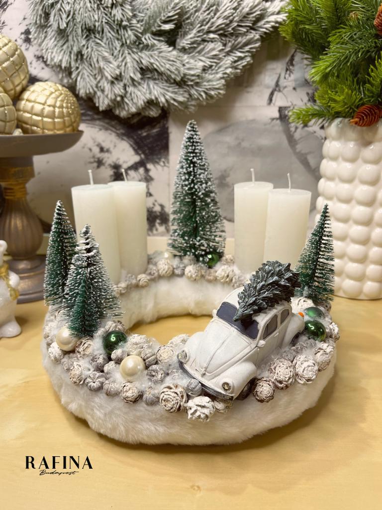 Adventi koszorú fehér autóval 1