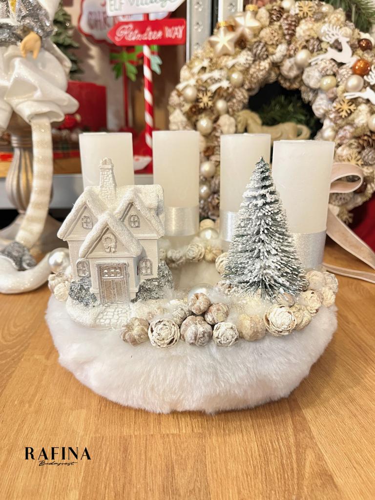 Adventi koszorú havas házikóval, ezüst-fehér, 24cm 1