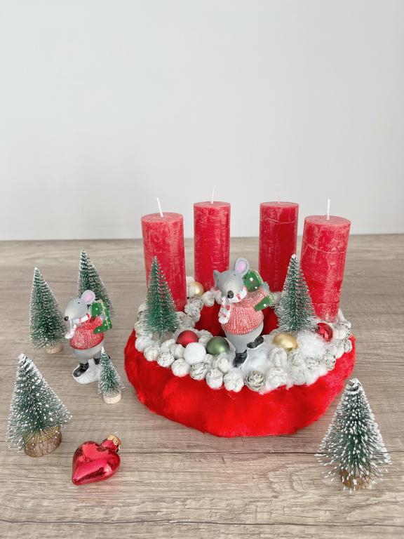 Adventi koszorú egérrel
