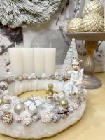 Adventi koszorú fehér gyerekekkel 3