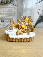 Mézeskalács cukorka bolt mozgó fenyővel 16x10x15cm világítós 1
