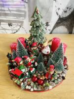 Piros-zöld adventi koszorú manóváros 35x27cm 4