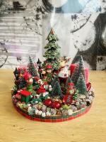 Piros-zöld adventi koszorú manóváros 35x27cm 7