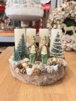 Adventi koszorú katona egerekkel, bézs-zöld, 24cm 2