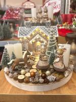 Adventi koszorú mézeskalács házikóval és pék egerekkel, fatálcán, 35cm 2